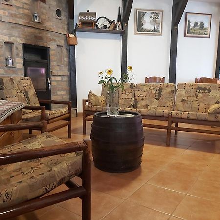 Hostal Izletiste Opatovac Exterior foto