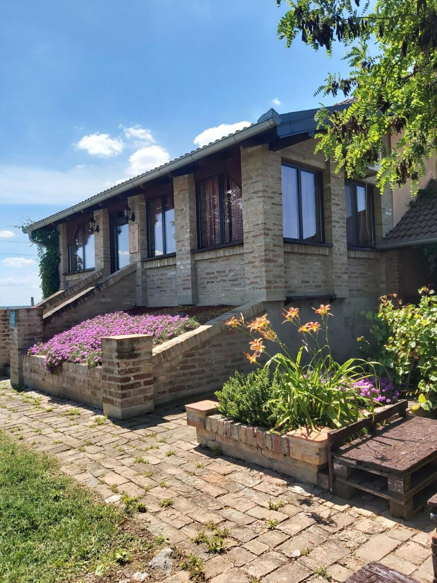 Hostal Izletiste Opatovac Exterior foto